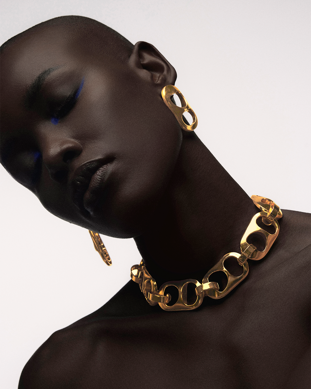 Dramatic Can Choker