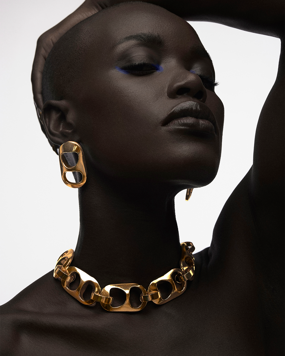 Dramatic Can Studs
