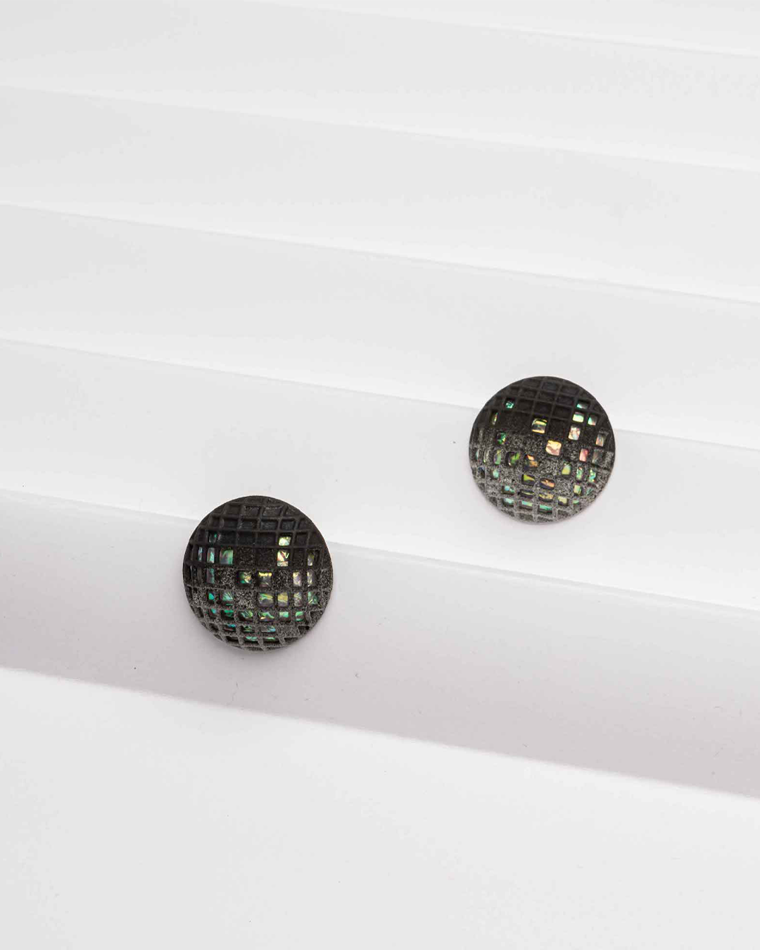 GLINT DOME EARRINGS