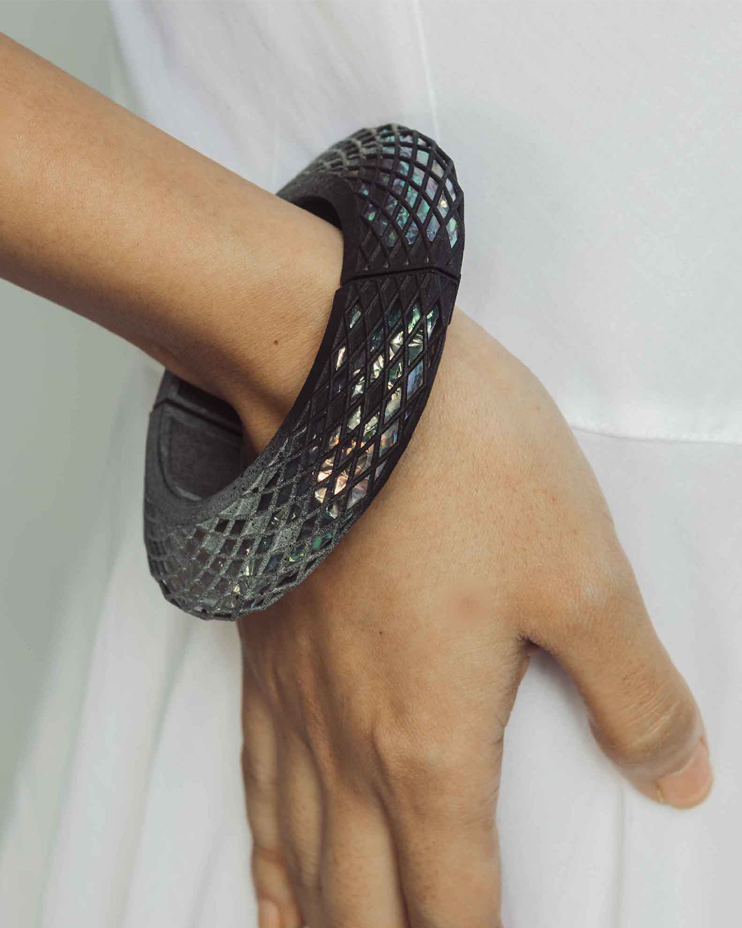 GLINT LATTICE BANGLE