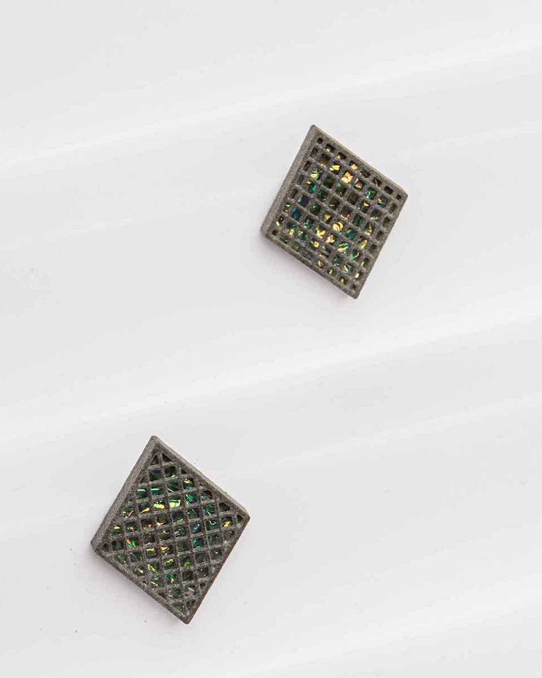 GLINT RHOMBUS EARRINGS SMALL