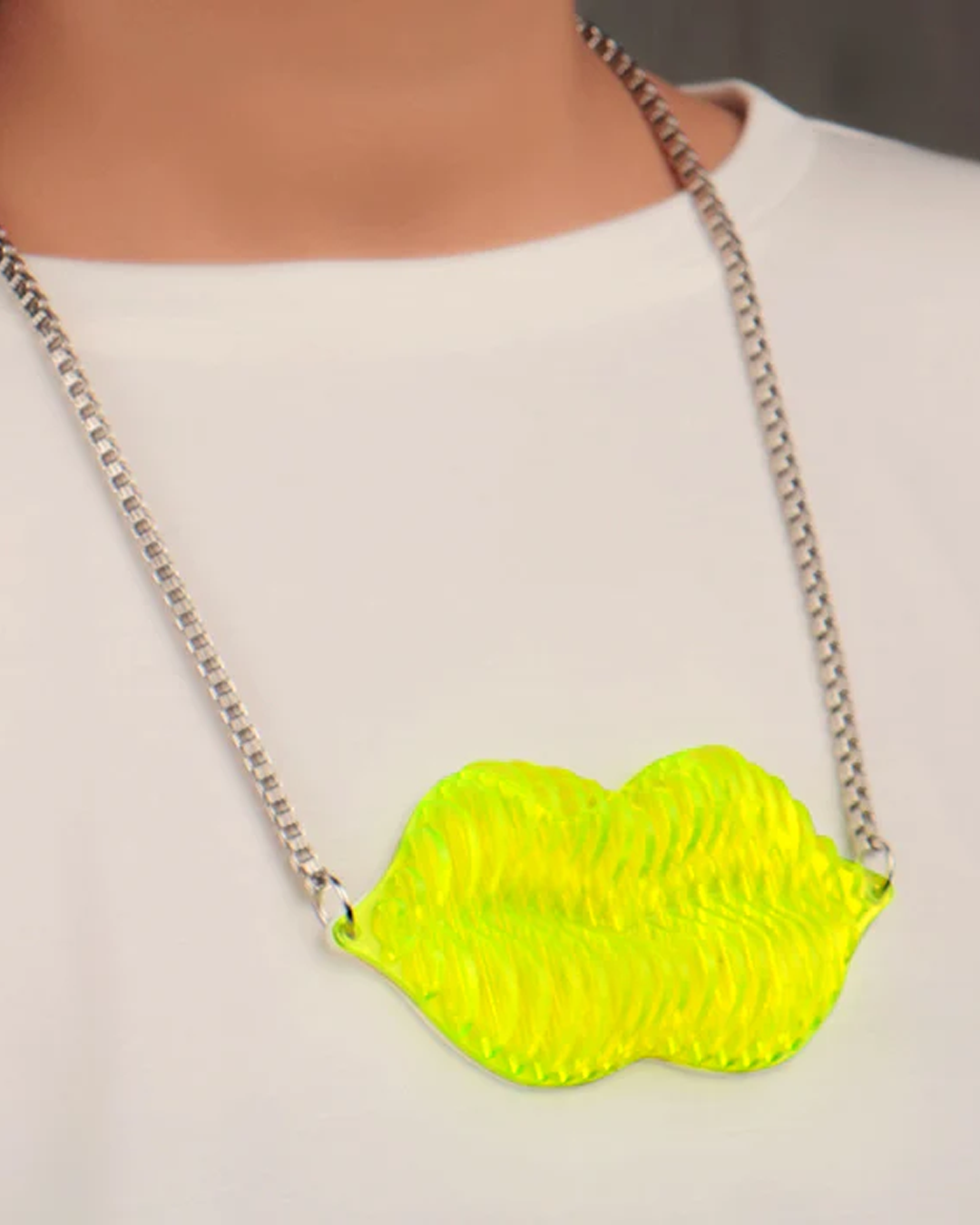 NEON LIP PENDANT 3