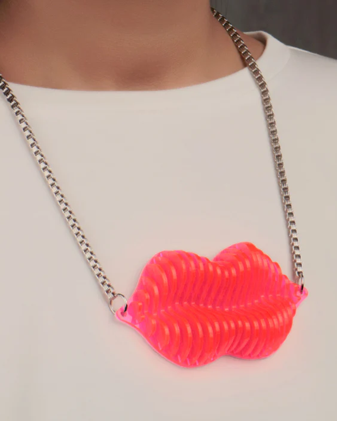 NEON LIP PENDANT 1